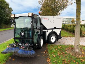 Multihog CX Geräteträger: Vielseitige Lösung für ganzjährige Kommunalanwendungen und Geländeoperationen