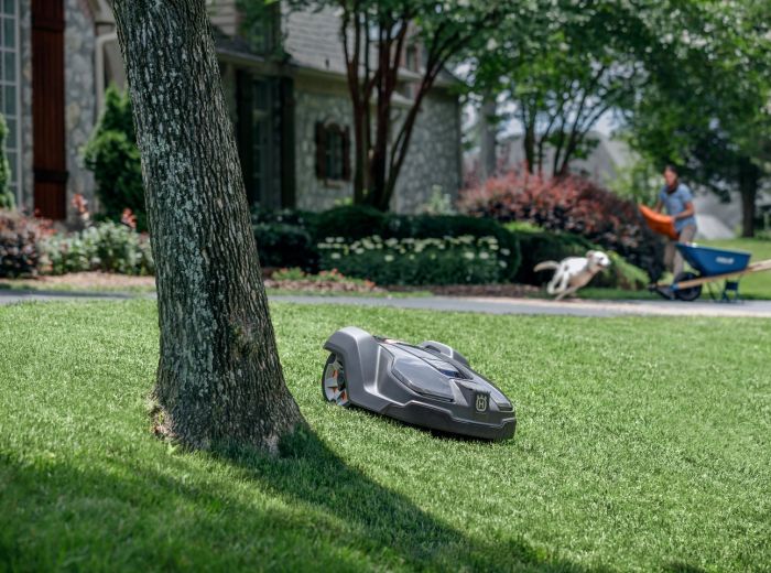 Husqvarna Automower – Der führende Rasenmäherroboter für perfekten Rasen | Effizient & zuverlässig