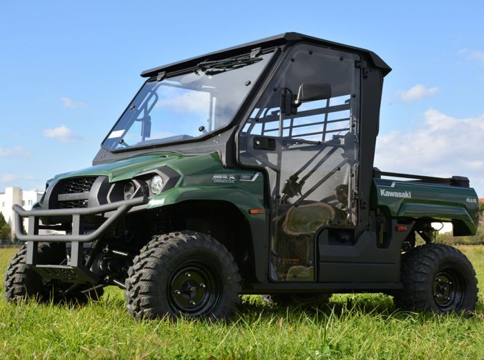 Kawasaki Mule Pro MX steht in einem Feld, bereit für den Einsatz in der Landwirtschaft oder im Gelände